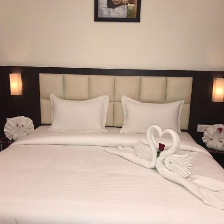 Hotel Anandi Inn Ballia Buitenkant foto